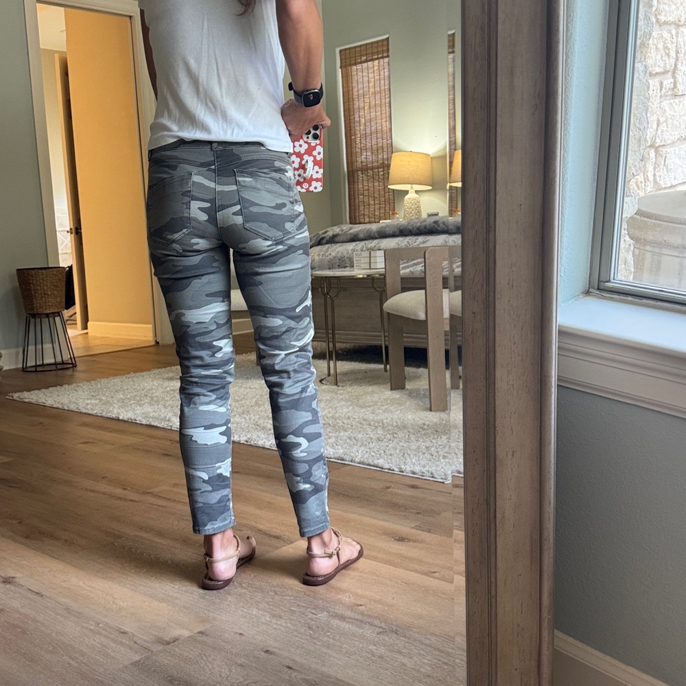 Democracy gray camo skinny crop jean. 27” inseam. Size 6. Ab technology. - Picture 3 of 8